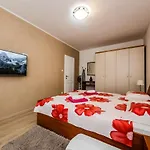 Paula Apartment Split