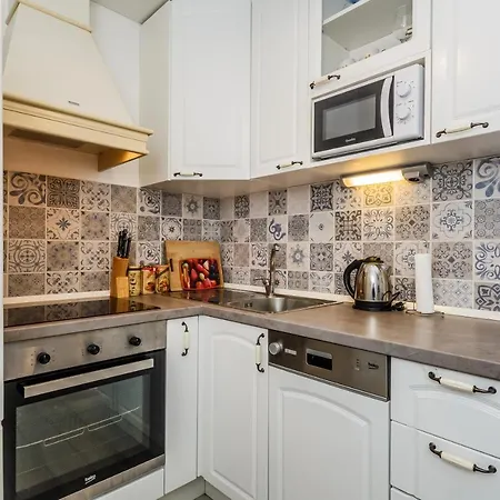 Paula Apartment Split